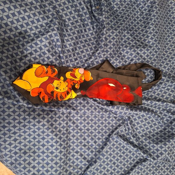Winnie the Pooh and Tigger tie - Picture 1 of 6